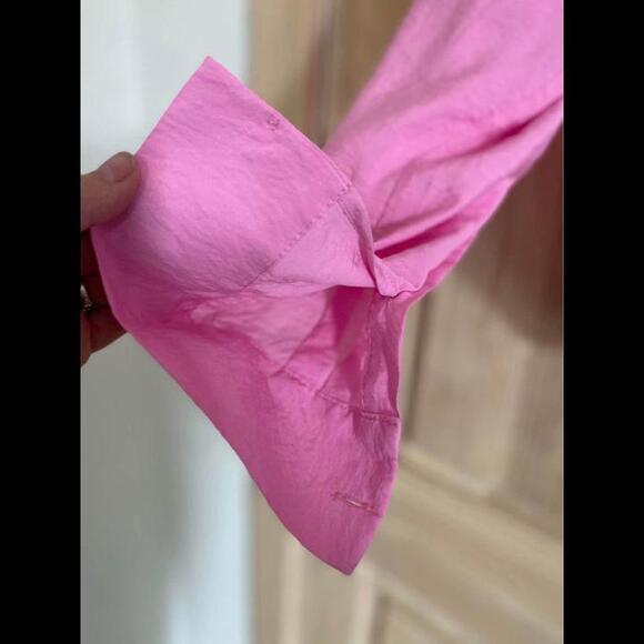 Women’s ZARA Solid Pink V-neck button up blouse. Size Large - Picture 3 of 9